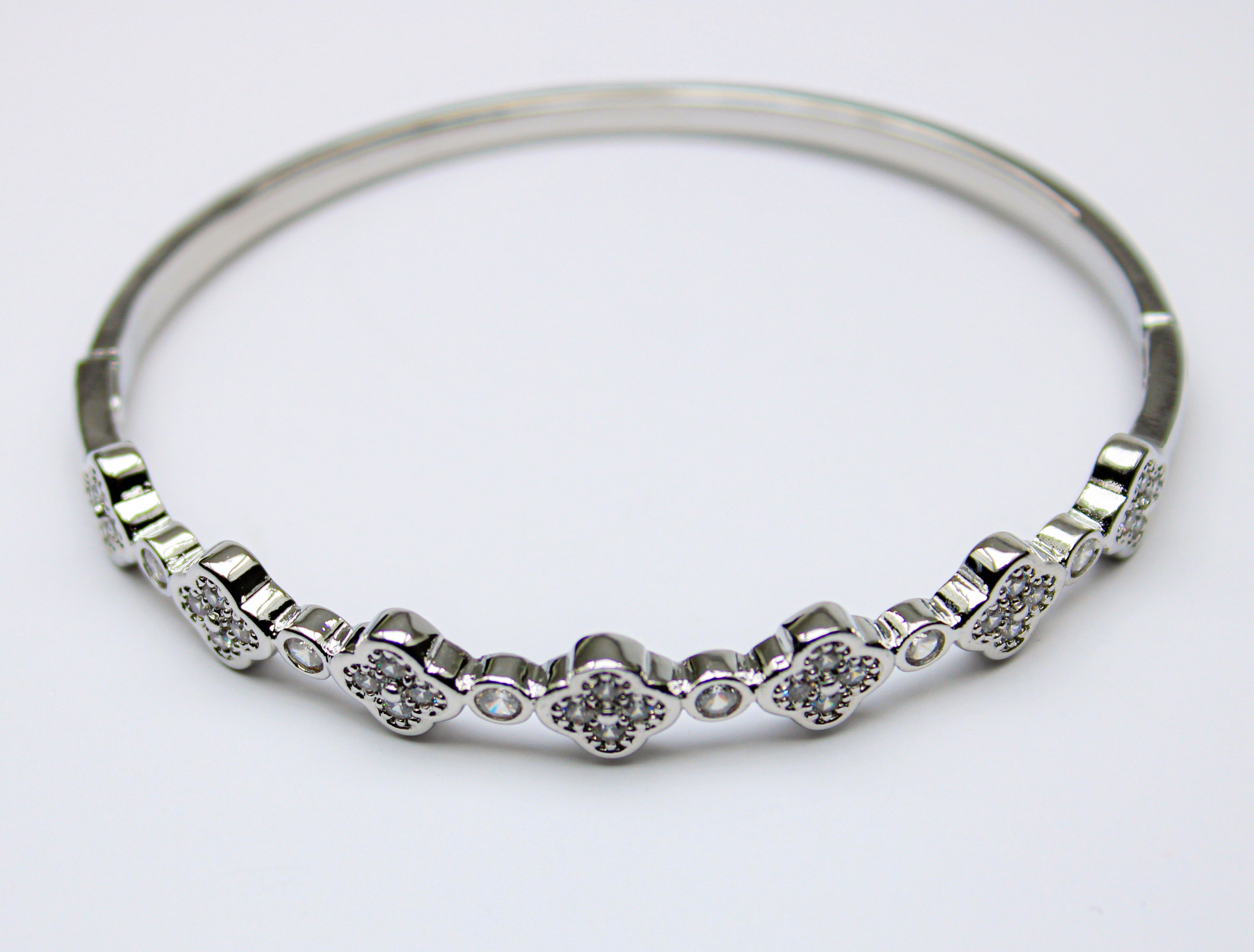 losh jewellery zilver armband met bloem vorm steentjes