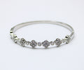losh jewellery zilver armband met bloem vorm steentjes