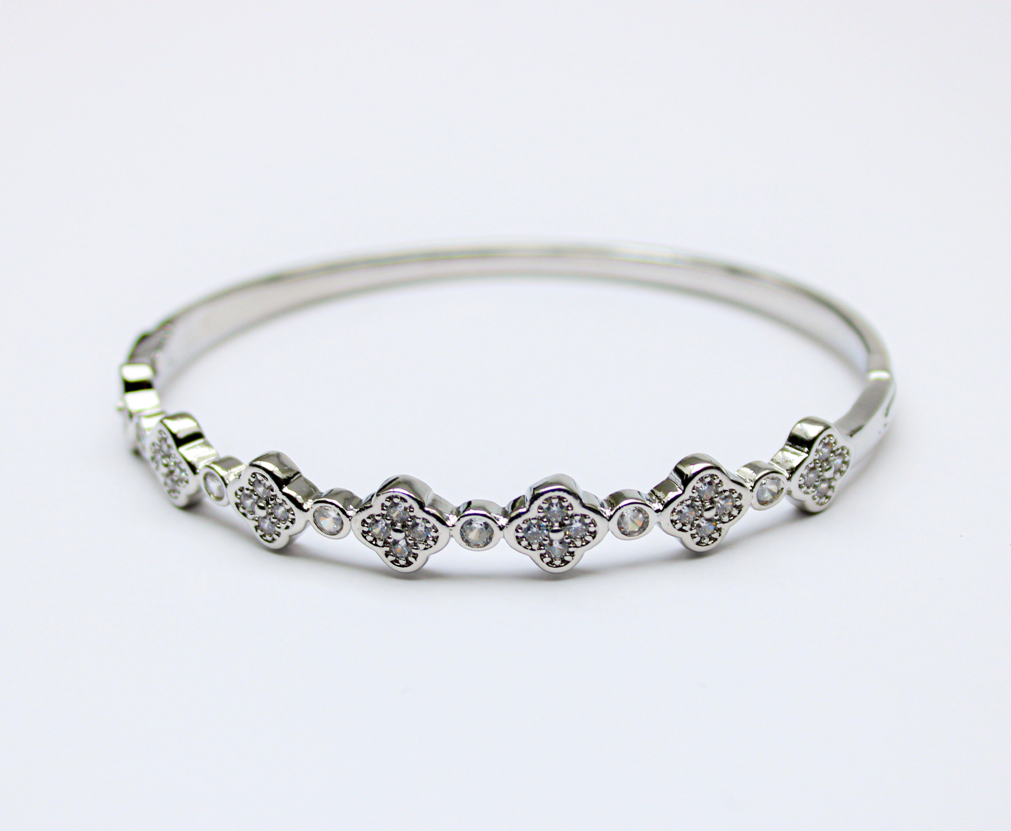 losh jewellery zilver armband met bloem vorm steentjes