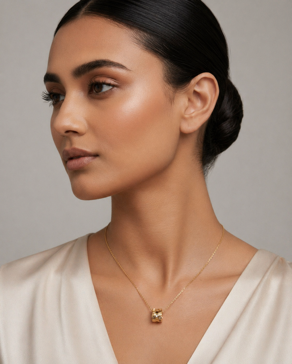 losh jewellery goud kleurig ketting met ring honinggraat hanger